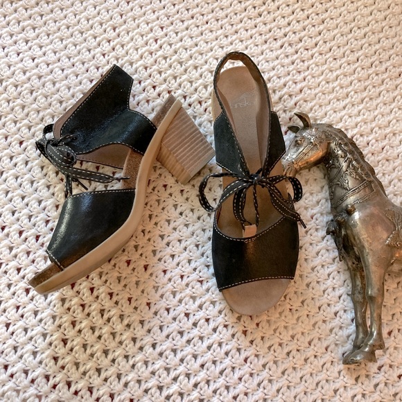 Dansko Shoes - Dansko Black leather heels 🖤🖤🖤